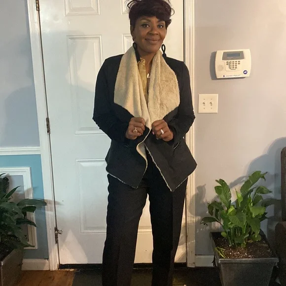 Black fur  aviator cropped jacket shrug coat - Picture 4 of 6